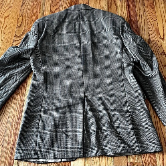 Lauren by Ralph Lauren Men's Plaid Blazer, 100
Percent Wool 39 R - Picture 13 of 15